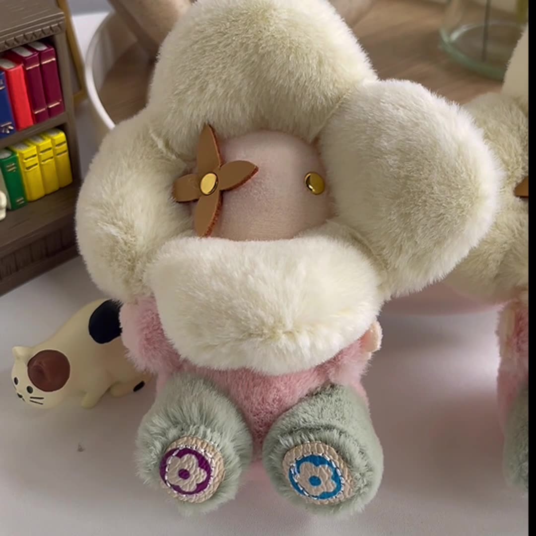 Cute Sunflower Plush Keychain – Vivian Doll Bag Charm for Women, Car & Backpack Decoration