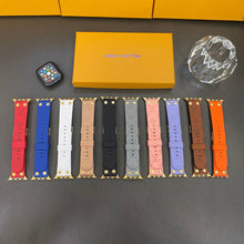 Bracelet de rechange Apple avec décoration en rivets et monogramme en relief WATCH BANDS
