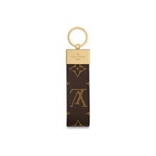 1V key chain-711