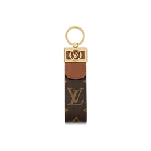 1V key chain-711