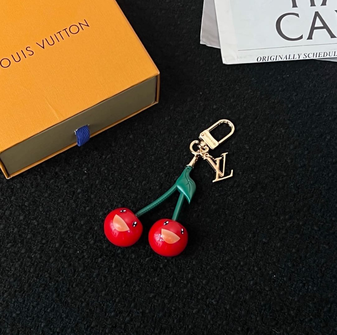 🌟 L- Cherry Keychain: Cute + Luxury, All in One 🍒✨